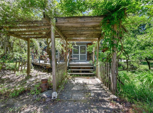 25761 FEATHER DR, Veneta, OR 97487