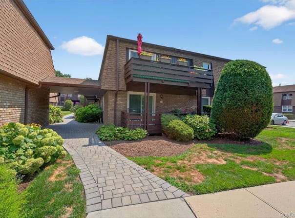 57 New Holland Village, Nanuet, NY 10954