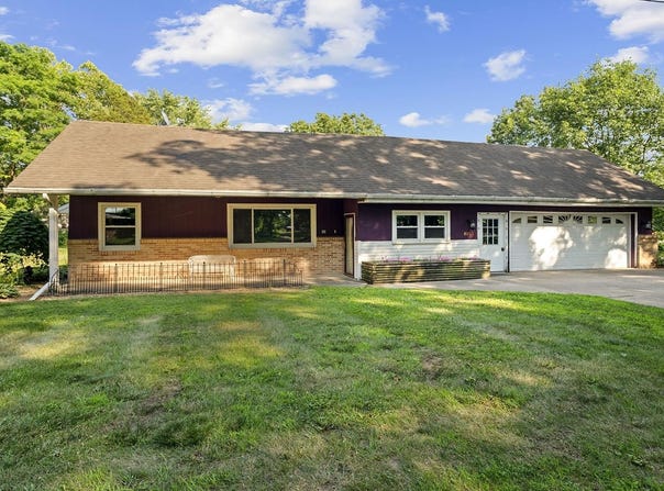 8033 S Pine, DIXON, IL 61021