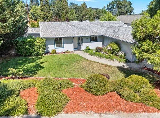 100 Covey Lane, Grants Pass, OR 97527