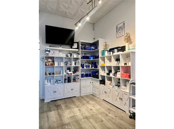 9579 Bolsa Avenue, Westminster, CA 92683