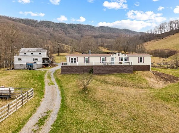 568 Round Bottom Dr., Narrows, VA 24124