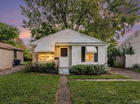 4409 Cuthbertson Street, Flint, MI 48507