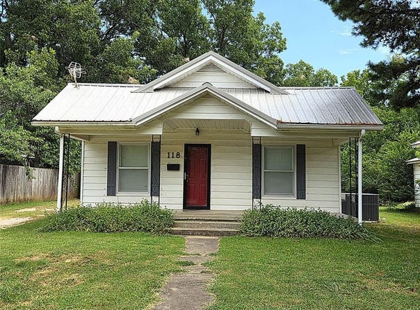 118 S Lowe Street, Holdenville, OK 74848