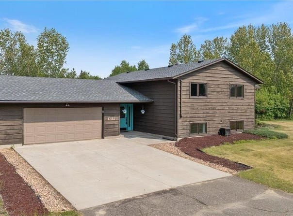 1312 8th Avenue NW, Chisholm, MN 55719