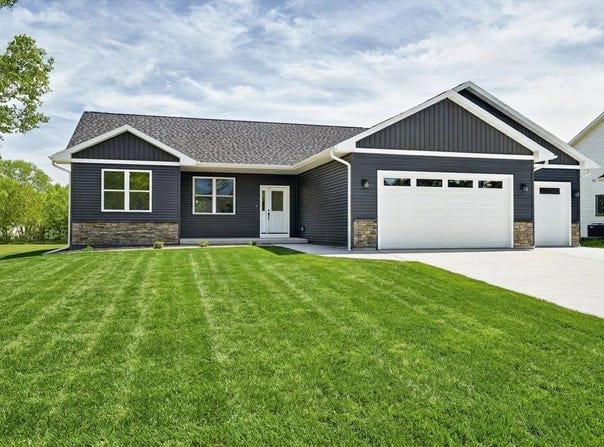 2004 W 4th Avenue, Brodhead, WI 53520