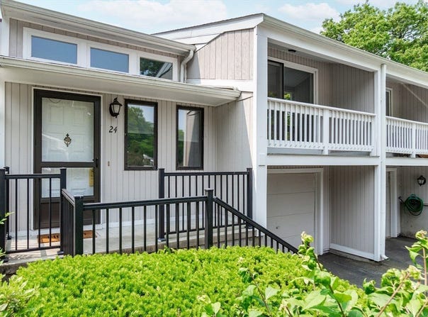 24 Coventry Rd, Grafton, MA 01519