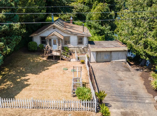 575 N Bay Boulevard, Toledo, OR 97391