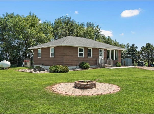 11809 SW 72nd Avenue, Ellendale, MN 56026