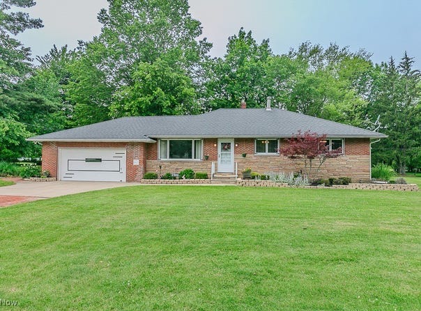 2966 Lynn Drive, Willoughby Hills, OH 44094