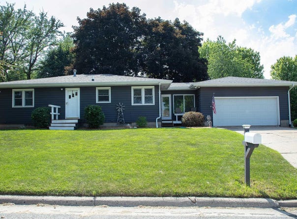 413 NW 17th Street, Waverly, IA 50677