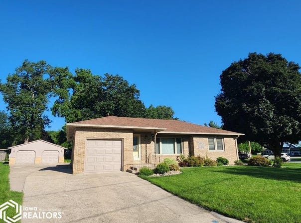 519 17th Street W, Clear Lake, IA 50428