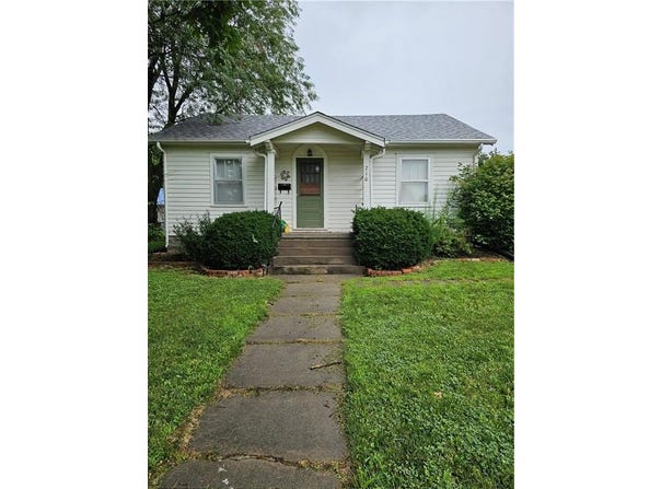 710 Pottawatomie Street, Hiawatha, KS 66434