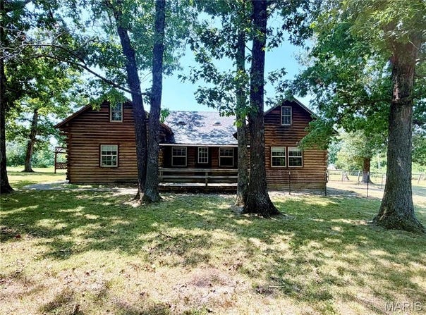 23149 Red Hawk Drive, Lebanon, MO 65536