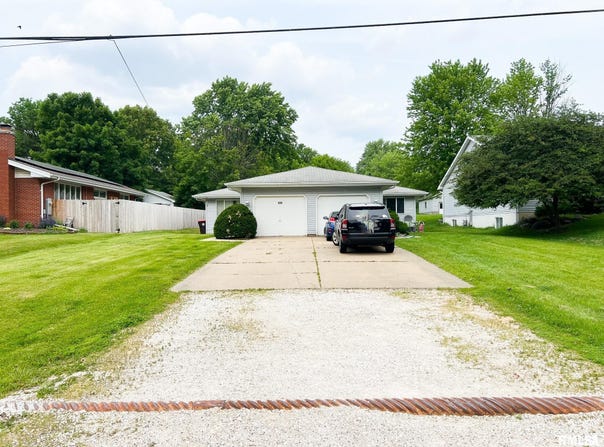 913 W SHENANDOAH Drive, Peoria, IL 61614
