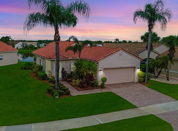 350 NW Breezy Point Loop, Port Saint Lucie, FL 34986