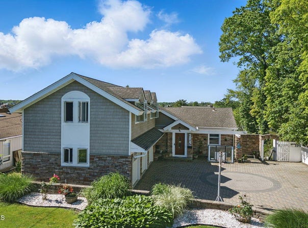 141 Cranmoor Drive, Toms River, NJ 08753