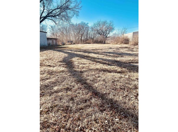 609 MENOR, Winfield, KS 67156