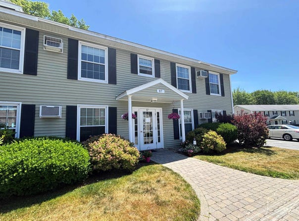 87 Winnacunnet Road, Hampton, NH 03842
