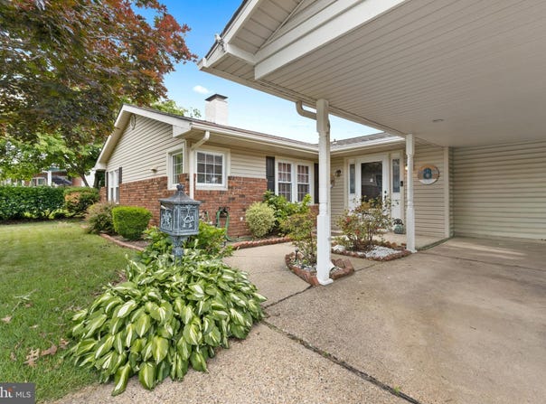 8 MARIGOLD Circle, LEVITTOWN, PA 19054