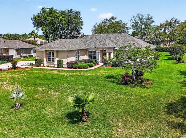 10211 RIDGE TOP LOOP, WEEKI WACHEE, FL 34613