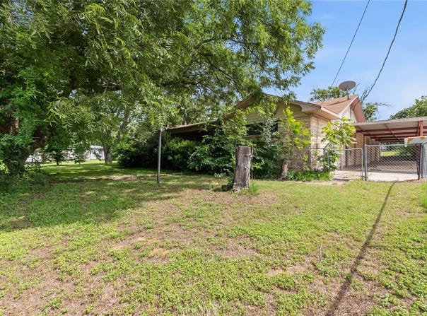 500 E Ham Avenue, De Leon, TX 76444