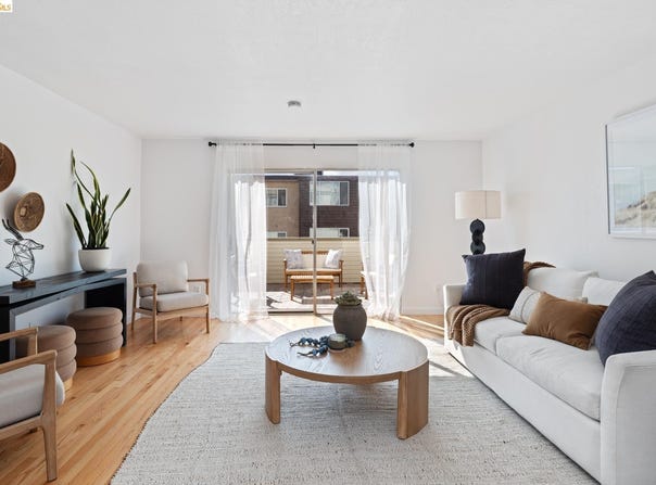 3161 Birmingham Dr, Richmond, CA 94806
