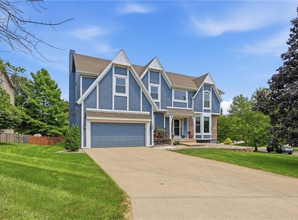 8900 W 148th Terrace, Overland Park, KS 66221