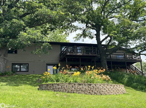 102 Sunrise Lane, Montezuma, IA 50171