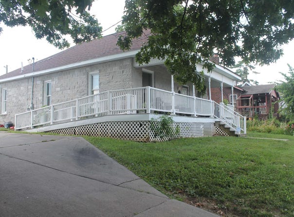 205 W CHERRY Street, Carbondale, IL 62901