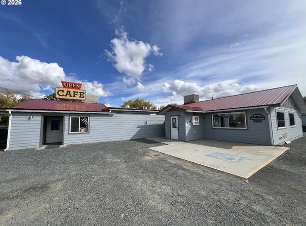 975 2ND St, NorthPowder, OR 97867