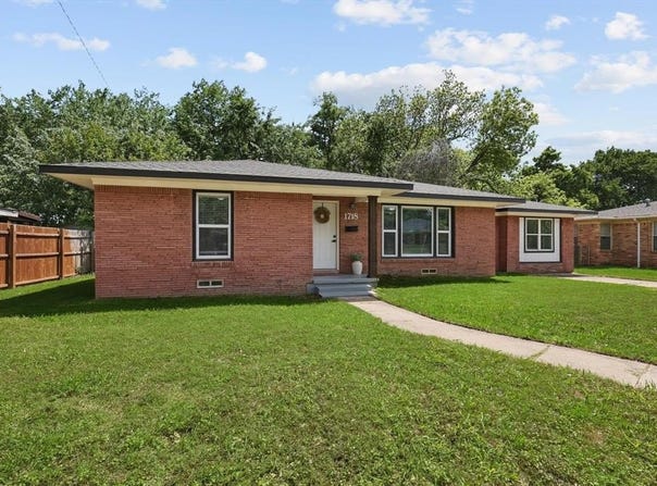 1718 Heather Road, Gainesville, TX 76240