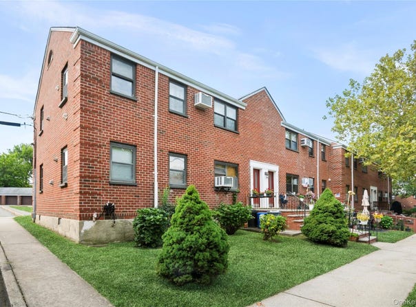 160-48 17th Avenue, Whitestone, NY 11357