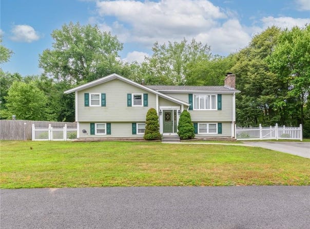15 Sycamore Drive, West Warwick, RI 02893