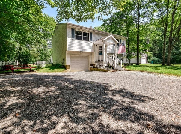2074 S Park Lane, Roaming Shores, OH 44084
