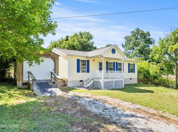 710 E Fir St, LaFollette, TN 37766