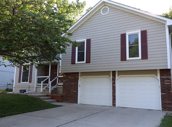 2517 NW Leann Drive, Blue Springs, MO 64014