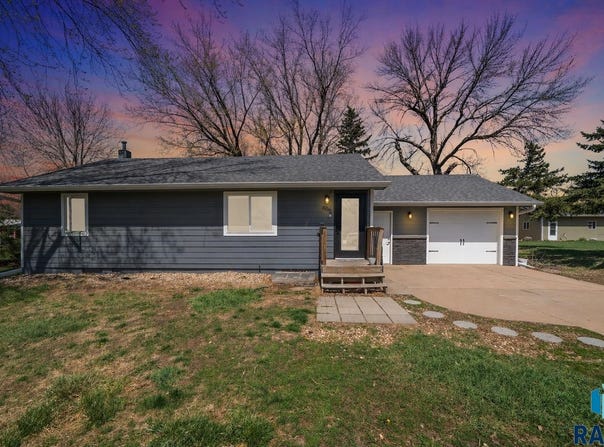 606 E 4th St, Colton, SD 57018