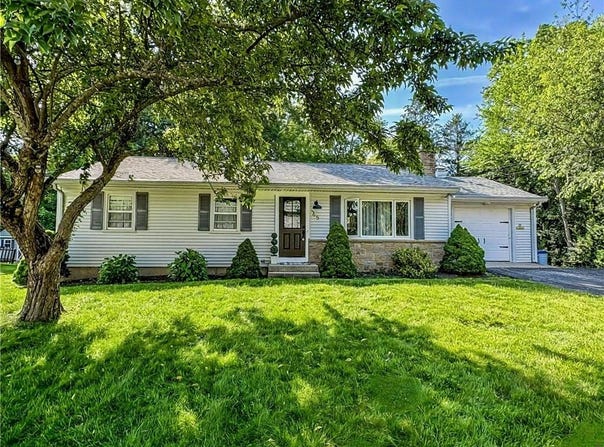 65 Bayberry Lane, East Greenwich, RI 02818
