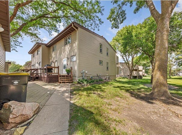 1686 La Mar Drive, North Mankato, MN 56003
