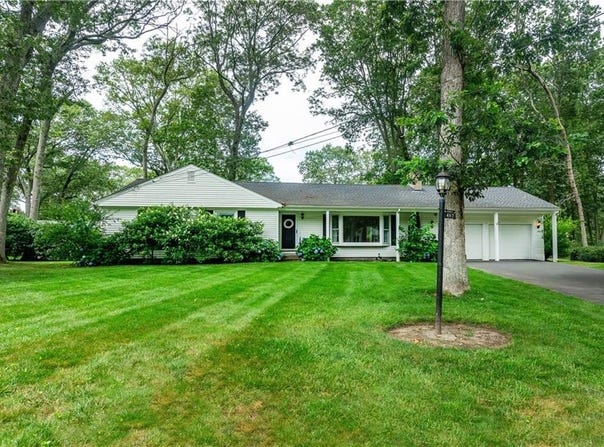 407 Red Chimney Drive, Warwick, RI 02886