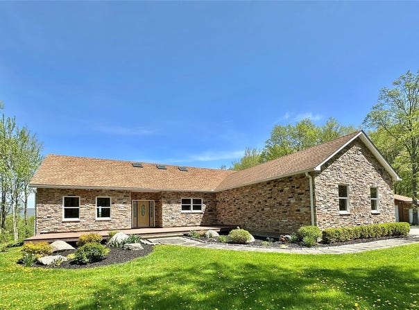 556 Bruyn Turnpike, Wallkill, NY 12589
