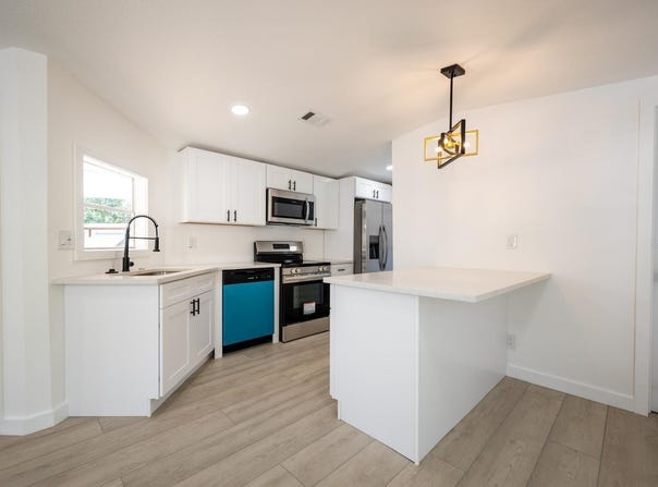 5907 SUSSEX COURT, TAMPA, FL 33615