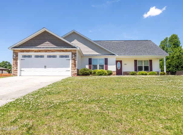 105 Pembury Way, Richlands, NC 28574