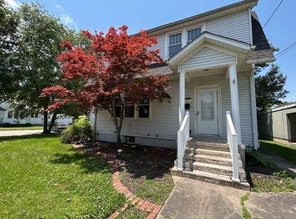 411 SE 2nd St, Fairfield, IL 62837