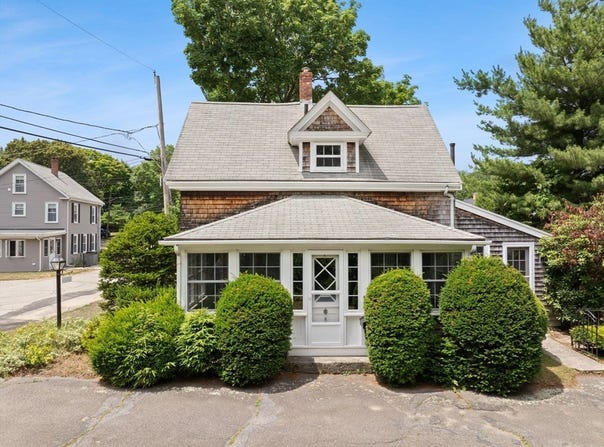 8 Lorraine St, Weymouth, MA 02189
