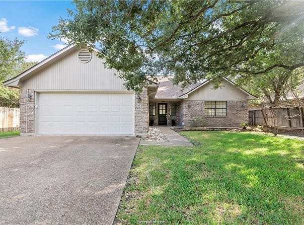 2811 Arroyo Court, College Station, TX 77845-7704