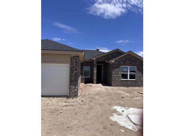 605 Holly Street, Levelland, TX 79336