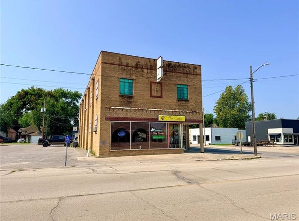 150 W Yoakum Avenue, Chaffee, MO 63740