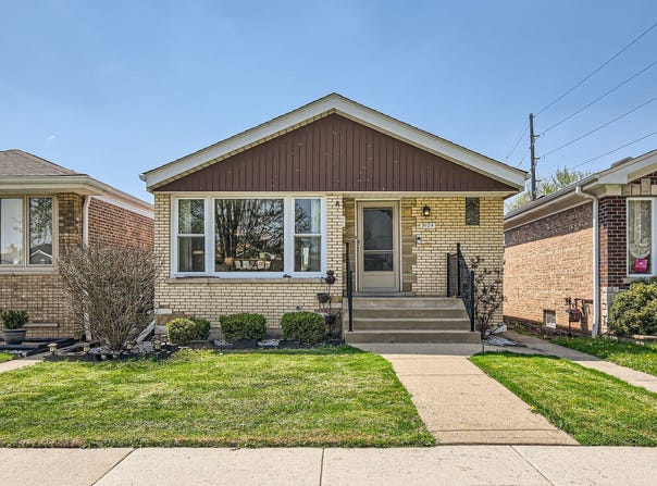 5104 S Newland Avenue, Chicago, IL 60638